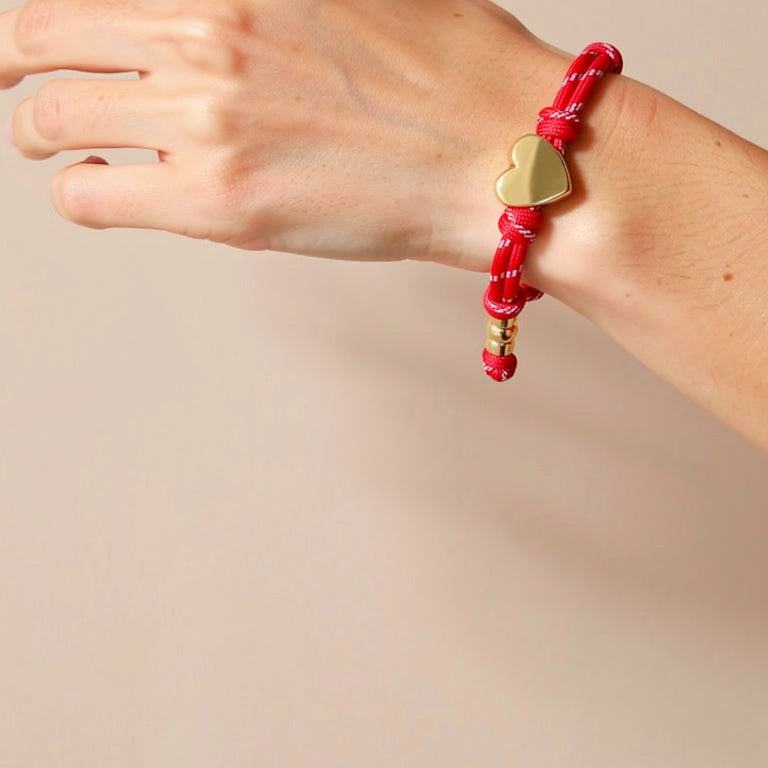 put_this_bracelet_on_a_female_mo-0.jpg